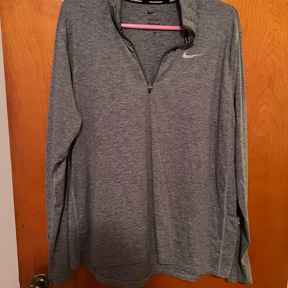 Nike women’s Heather Gray dri fit quarter-Zip Athletic Pullover